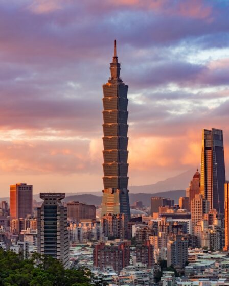 découvrez l'asie, un continent riche en cultures fascinantes, paysages diversifiés et une histoire millénaire. explorez des destinations emblématiques, goûtez à une cuisine exquise et plongez dans des traditions uniques. préparez votre voyage en asie dès maintenant!