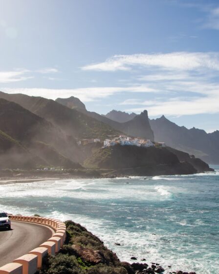 découvrez tenerife, l'île envoûtante des canaries, où plages de sable doré, paysages volcaniques et une culture vibrante vous attendent. explorez les magnifiques parcs naturels, dégustez des spécialités locales et profitez d'activités variées dans ce paradis méditerranéen.