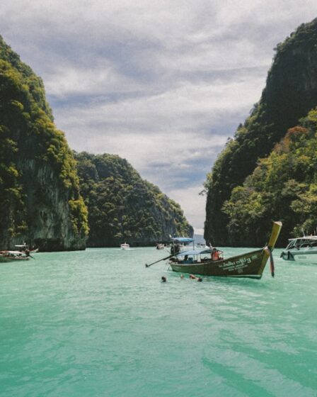 découvrez la beauté envoûtante de la thaïlande, entre plages paradisiaques, culture riche et gastronomie savoureuse. explorez les temples majestueux, les paysages exotiques et la chaleur de l'accueil thaïlandais pour une expérience inoubliable.