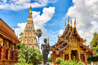 découvrez la beauté enchanteresse de la thaïlande, un pays riche en culture, plages paradisiaques et paysages époustouflants. explorez ses temples majestueux, goûtez à une cuisine délicieuse et vivez des aventures inoubliables dans ce havre de paix en asie du sud-est.