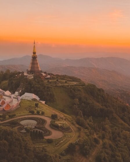 découvrez la beauté et la diversité de la thaïlande avec notre guide de voyage complet. explorez les plages paradisiaques, les temples majestueux et la culture riche de ce pays fascinant. que vous planifiez une aventure à bangkok ou une escapade sur les îles, notre guide vous offre des conseils pratiques, des recommandations de lieux à visiter et des astuces pour profiter au maximum de votre voyage en thaïlande.