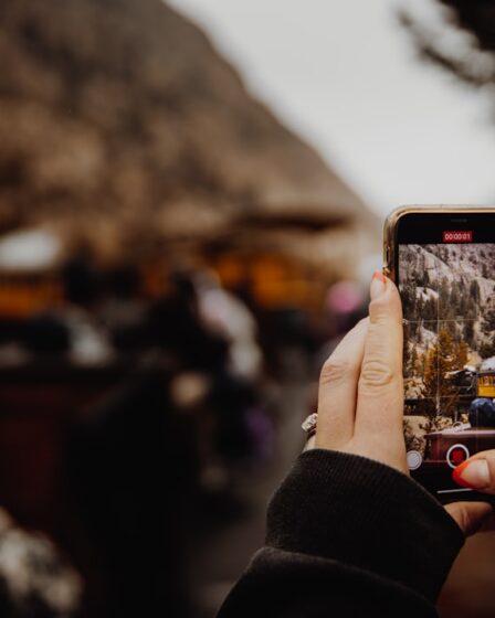 découvrez le charme des paysages avec notre train touristique. profitez d'un voyage inoubliable à travers des panoramas époustouflants et partez à la rencontre de richesses culturelles dans une ambiance chaleureuse. réservez votre aventure dès aujourd'hui!