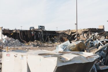 découvrez tout sur les séismes : leurs causes, leurs effets, et les mesures de prévention pour protéger votre sécurité face à ces phénomènes naturels impressionnants.