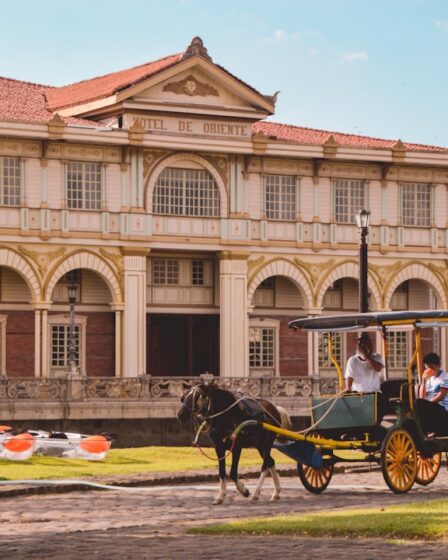 découvrez les philippines, un archipel de rêve aux paysages époustouflants, plages paradisiaques et culture riche. partez à l'aventure entre nature luxuriante et traditions locales uniques, et laissez-vous séduire par l'hospitalité chaleureuse des habitants.