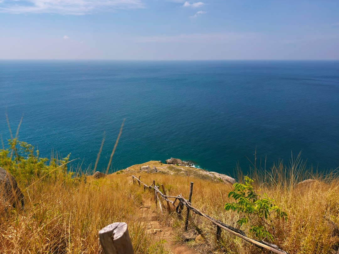 découvrez les îles de thaïlande, un paradis tropical où plages de sable blanc, eaux cristallines et paysages à couper le souffle vous attendent. explorez la beauté sauvage et la culture fascinante de ces destinations enchanteresses. planifiez votre évasion idéale en thaïlande dès aujourd'hui !