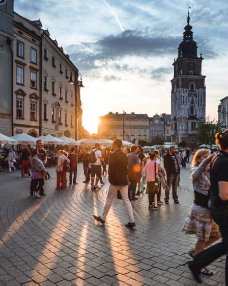 découvrez les merveilles du tourisme à travers le monde, des destinations emblématiques aux expériences culturelles uniques. explorez des paysages époustouflants, savourez des cuisines variées et plongez dans l'histoire des lieux fascinants. préparez votre prochain voyage et laissez-vous inspirer par notre guide complet sur le tourisme.