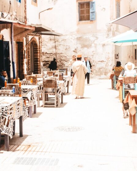 découvrez l'impact du tourisme sur notre environnement, notre économie et nos cultures. analysez les enjeux positifs et négatifs de cette industrie en pleine expansion et explorez des solutions durables pour un tourisme responsable.