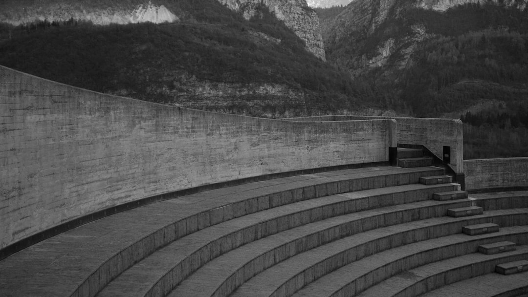 découvrez la profondeur de la tragédie à travers ses récits poignants et ses personnages tourmentés. explorez comment la souffrance et le destin s’entrelacent pour dévoiler les émotions humaines les plus intenses.