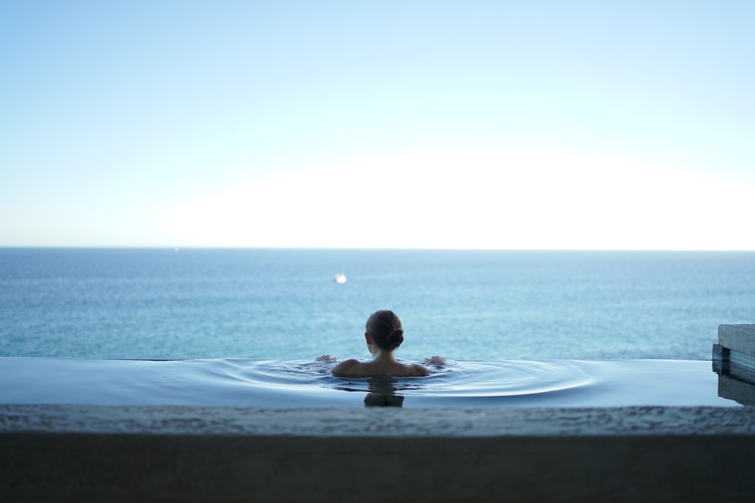 découvrez l'univers du luxe à travers des expériences exclusives, des produits raffinés et des services sur-mesure qui redéfinissent le bien-être et le style de vie. plongez dans une atmosphère où chaque détail compte et où l'opulence devient une réalité.