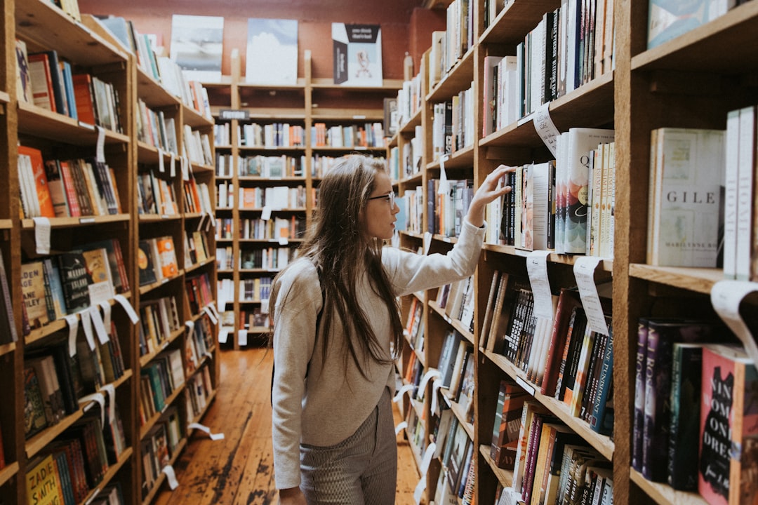 découvrez l'histoire poignante d'un étudiant disparu, plongeant dans les mystères et les émotions d'une communauté en quête de réponses. suivez le parcours difficile de ses proches, entre espoir, angoisse et détermination.