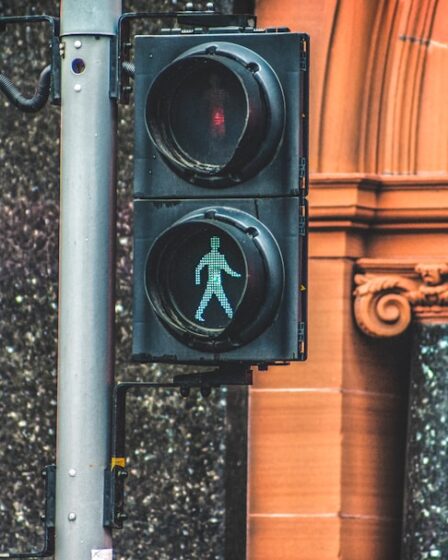 découvrez l'importance de la régulation dans divers secteurs. apprenez comment les normes et réglementations garantissent la sécurité, l'équité et le bon fonctionnement des marchés. explorez les enjeux et les impacts de la régulation sur la société et l'économie.
