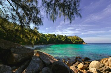 découvrez les îles de thaïlande, des destinations de rêve aux plages paradisiaques, une nature éblouissante et une culture riche. explorez koh phi phi, koh samui et bien d'autres pour des vacances inoubliables sous le soleil.