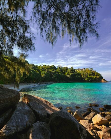 découvrez les îles de thaïlande, des destinations de rêve aux plages paradisiaques, une nature éblouissante et une culture riche. explorez koh phi phi, koh samui et bien d'autres pour des vacances inoubliables sous le soleil.