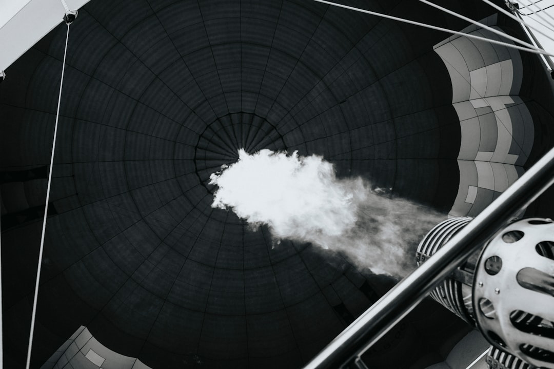 découvrez les enjeux et les procédures de sécurité liés aux menaces de bombe. informez-vous sur les mesures à prendre en cas d'urgence et sur la manière dont les autorités réagissent face à ce type de menace.