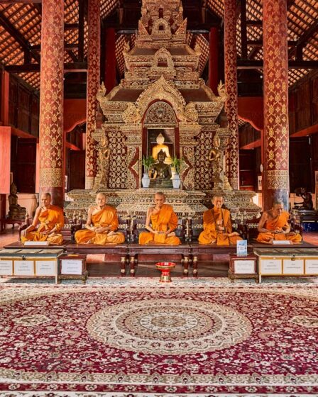 découvrez chiang mai, la charmante ville du nord de la thaïlande, réputée pour ses temples majestueux, sa nature luxuriante et ses festivals culturels vibrants. explorez son riche patrimoine, goûtez à la délicieuse cuisine locale et profitez des activités en plein air dans un cadre enchanteur.