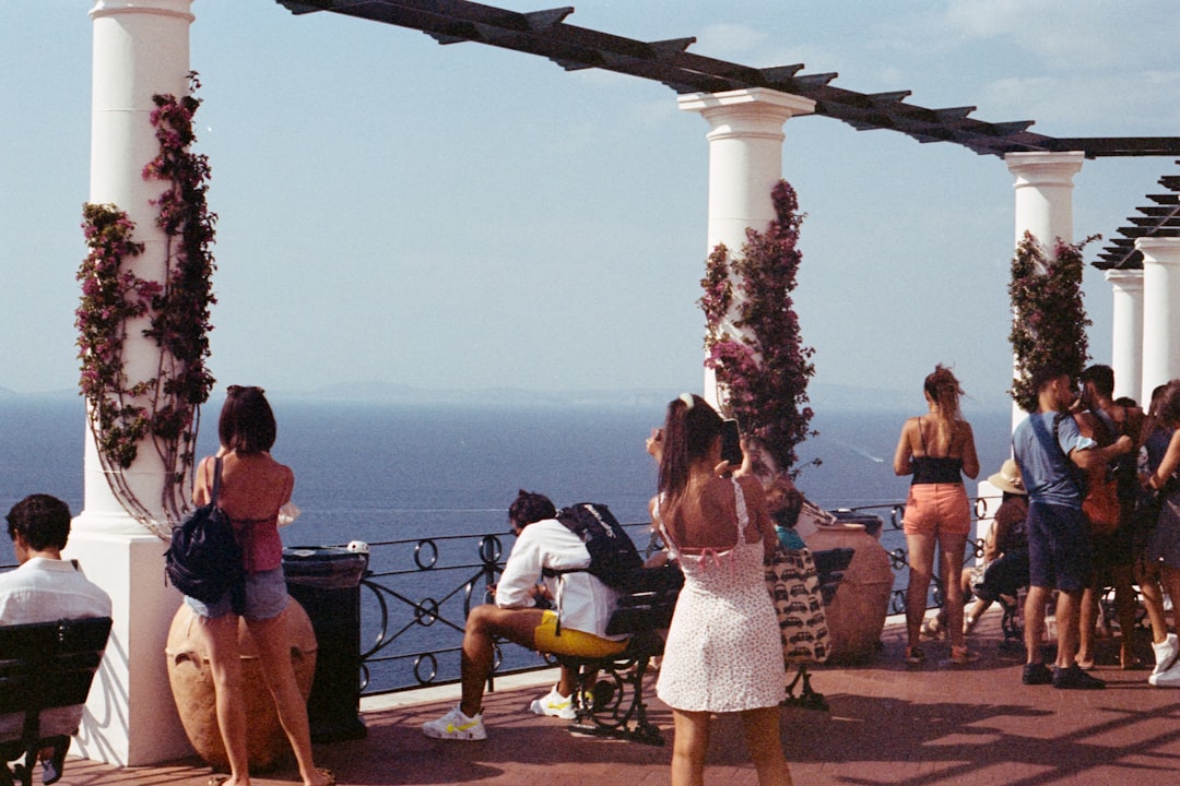 découvrez les activités incontournables à ibiza : des plages paradisiaques, des soirées endiablées, des sports nautiques palpitants et des excursions inoubliables. profitez pleinement de l'esprit festif de l'île tout en explorant ses paysages époustouflants. que vous soyez en quête d'aventure ou de détente, ibiza a quelque chose à offrir pour chaque visiteur.