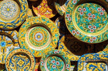 découvrez la beauté envoûtante de la sicile, une île méditerranéenne riche en histoire, culture et paysages à couper le souffle. explorez ses plages dorées, ses villes historiques et sa délicieuse cuisine locale.