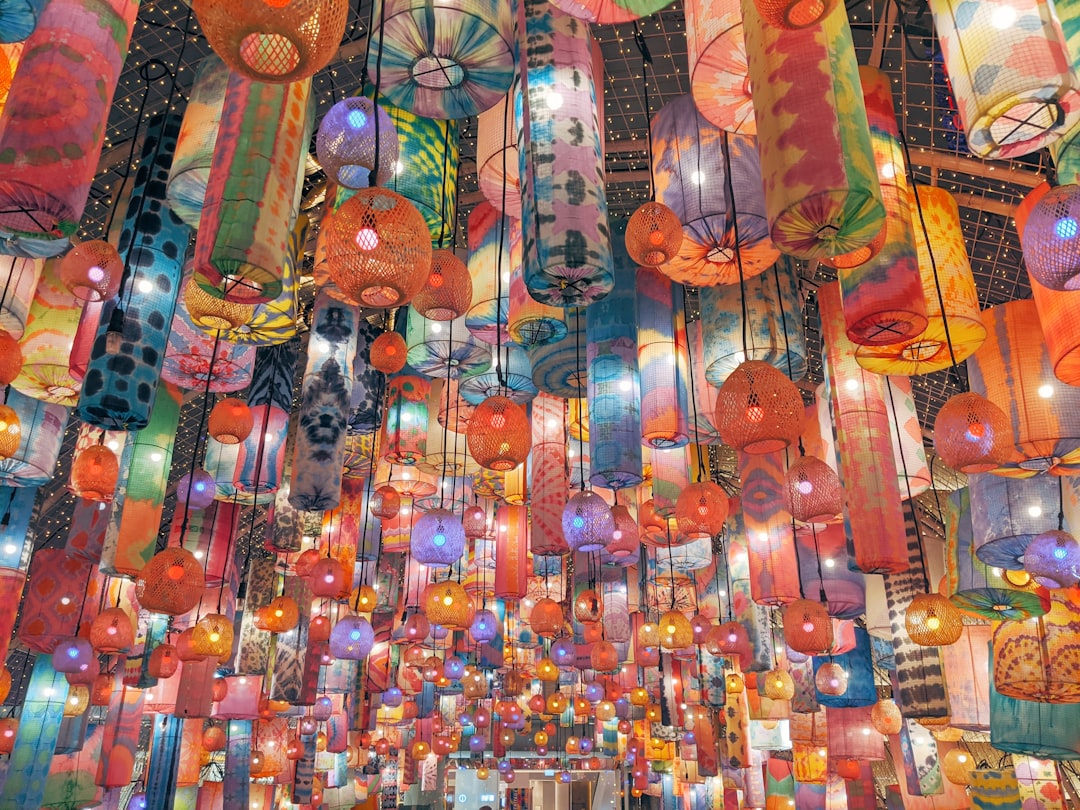 découvrez la thaïlande, un pays aux paysages enchanteurs, riche en culture, gastronomie et traditions uniques. explorez ses plages paradisiaques, ses temples majestueux et sa vie nocturne vibrante.