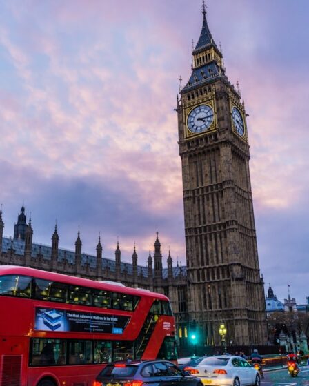 découvrez londres, la vibrante capitale britannique, riche en histoire, culture et attractions emblématiques. explorez ses musées, parcs, et monuments tout en savourant la diverse gastronomie locale.