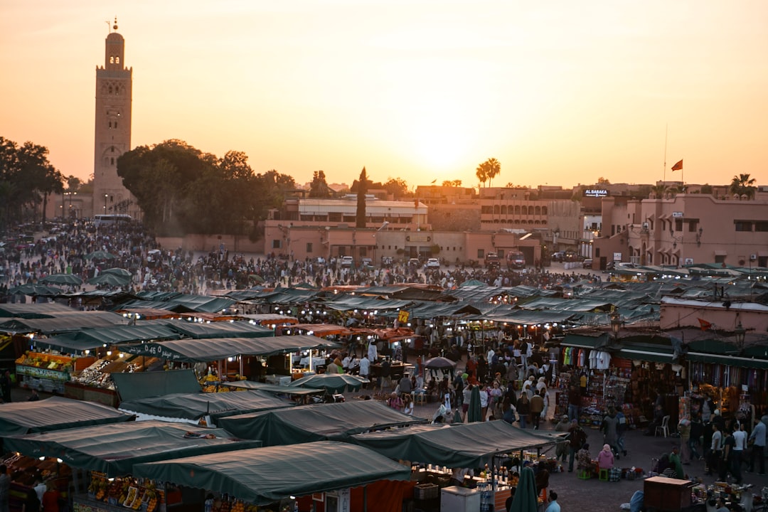 découvrez marrakech, la perle du sud marocain, où l'histoire, la culture et la modernité se rencontrent. explorez ses souks animés, ses palais majestueux et ses jardins enchanteurs, tout en savourant la délicieuse gastronomie locale.