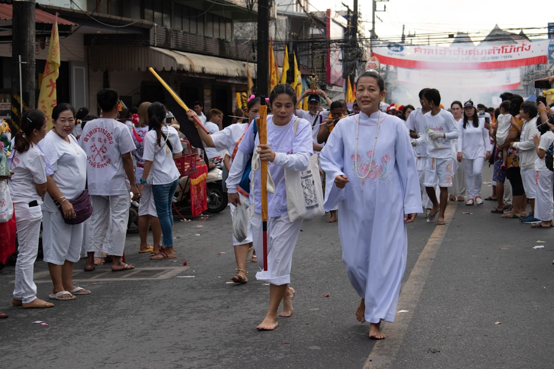 découvrez la richesse de la culture thaïlandaise, entre traditions anciennes, gastronomie savoureuse, festivals colorés et arts raffinés. imprégnez-vous de la beauté des temples, de la chaleur des habitants et des coutumes uniques qui font de la thaïlande une destination fascinante.