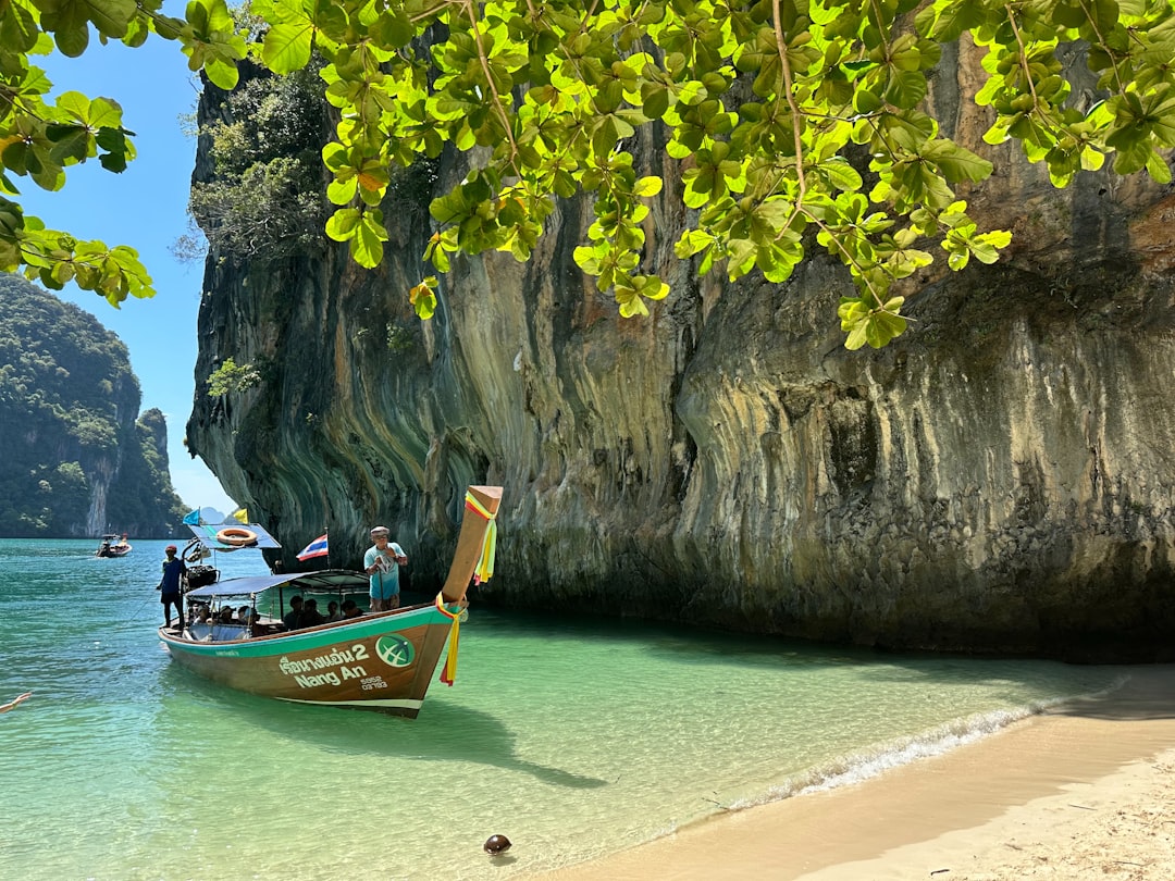 découvrez nos conseils pratiques pour voyager en thaïlande. des astuces sur la culture locale, les meilleures destinations à visiter, les spécialités culinaires à ne pas manquer et des conseils de sécurité pour un séjour inoubliable dans ce magnifique pays d'asie.