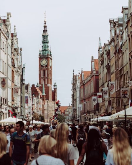 découvrez le monde fascinant des touristes : explorez des destinations incontournables, vivez des expériences inoubliables et laissez-vous inspirer par la diversité des cultures à travers le globe.