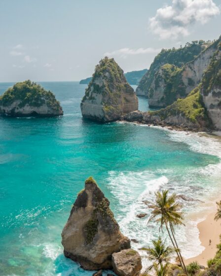 découvrez bali, une île paradisiaque d’indonésie réputée pour ses plages sublimes, ses rizières verdoyantes, sa culture unique et ses temples enchanteurs. préparez votre voyage et vivez une expérience inoubliable à bali !