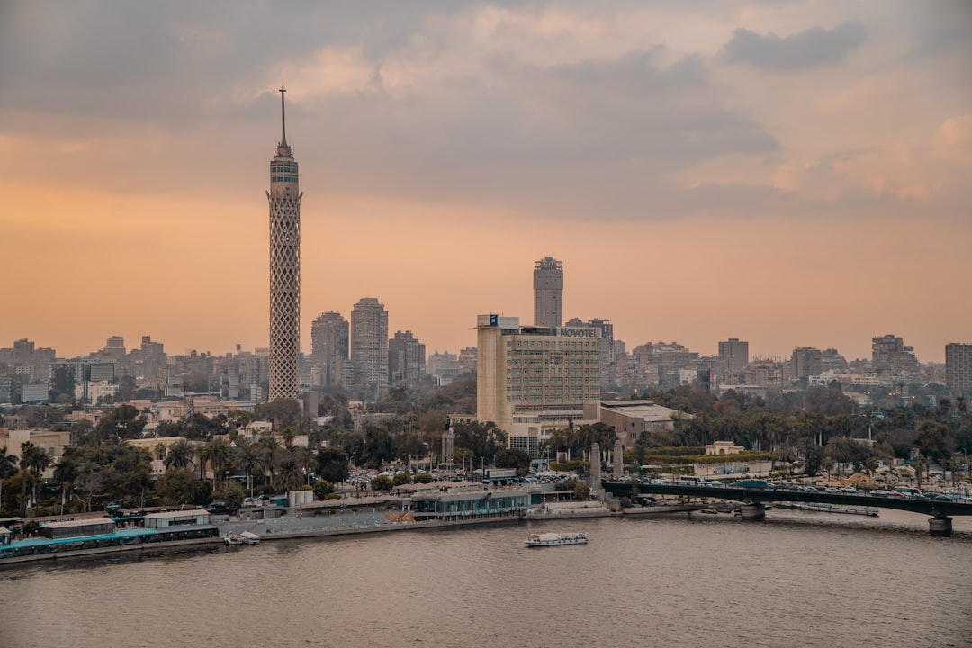 découvrez l'égypte, un pays fascinant aux pyramides majestueuses, au nil légendaire et à l’histoire millénaire. explorez ses trésors antiques, ses paysages époustouflants et sa culture unique pour un voyage inoubliable.