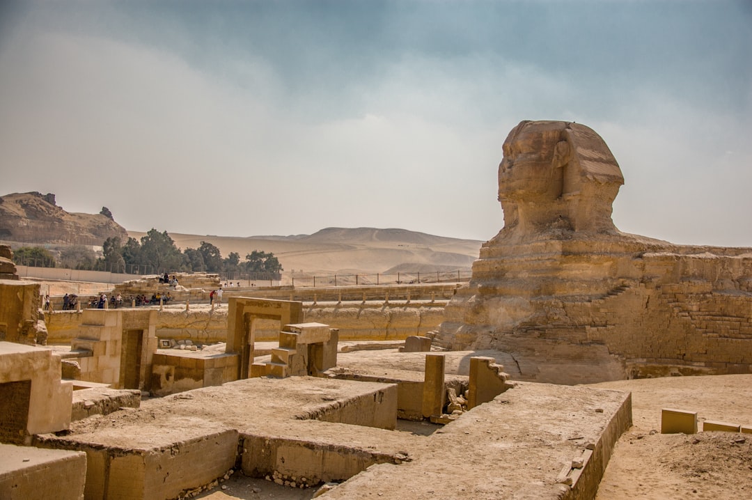 découvrez l'égypte : ses pyramides majestueuses, ses trésors anciens et son héritage culturel unique. préparez votre voyage au pays des pharaons et vivez une expérience inoubliable !
