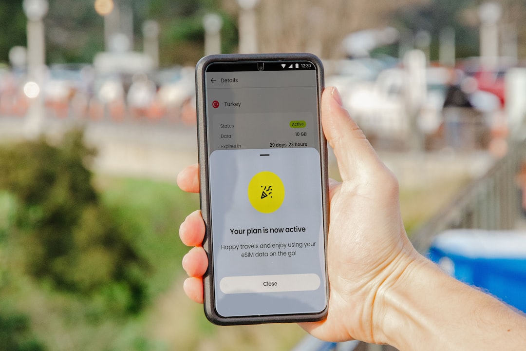 découvrez tout sur l'esim : une carte sim digitale intégrée à votre appareil, offrant plus de flexibilité pour gérer vos abonnements mobiles, voyager à l'étranger et profiter d'une connectivité sans carte physique. avantages, fonctionnement et compatibilité expliqués.