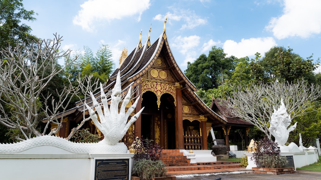 découvrez la thaïlande, une destination touristique incontournable avec ses plages paradisiaques, sa culture fascinante, sa cuisine savoureuse et ses sites historiques uniques. préparez votre prochain voyage en thaïlande et vivez une expérience inoubliable !