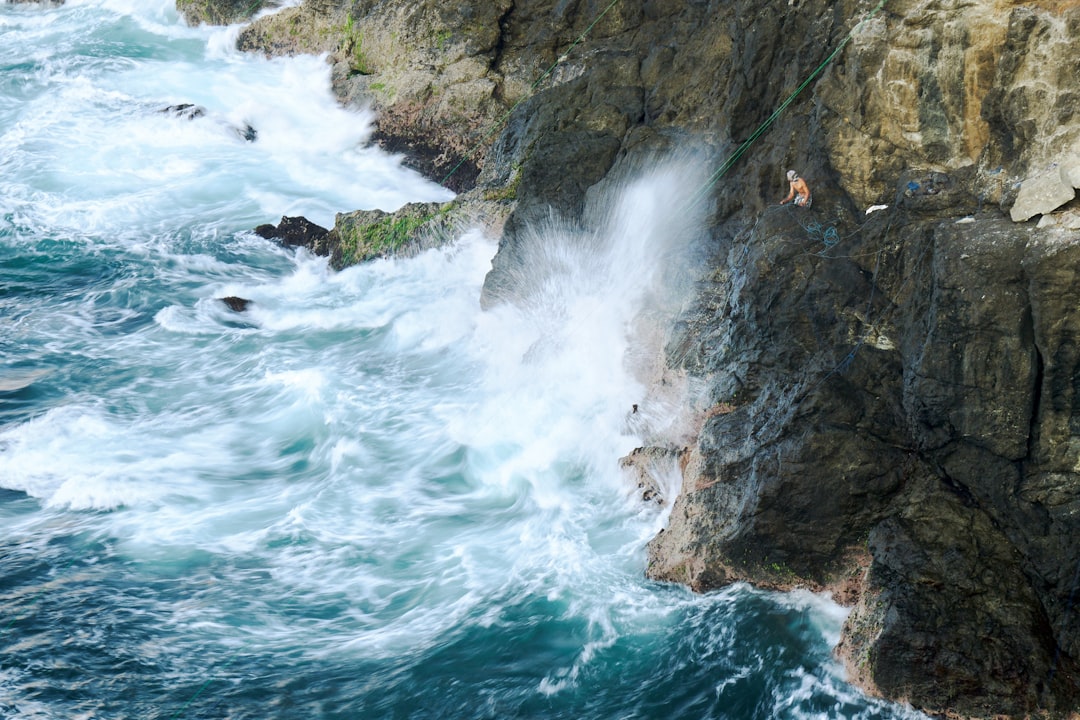 découvrez des conseils essentiels pour assurer votre sécurité en voyage. apprenez à prévenir les risques, à choisir des hébergements sûrs et à rester vigilant pour profiter pleinement de vos aventures tout en protégeant votre bien-être.