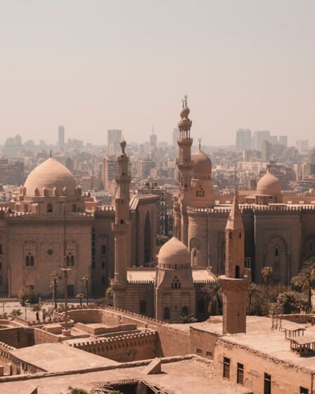 découvrez l'égypte, pays fascinant au carrefour de l'afrique et du moyen-orient, célèbre pour ses pyramides, son histoire ancienne, le nil et une culture millénaire entre tradition et modernité.