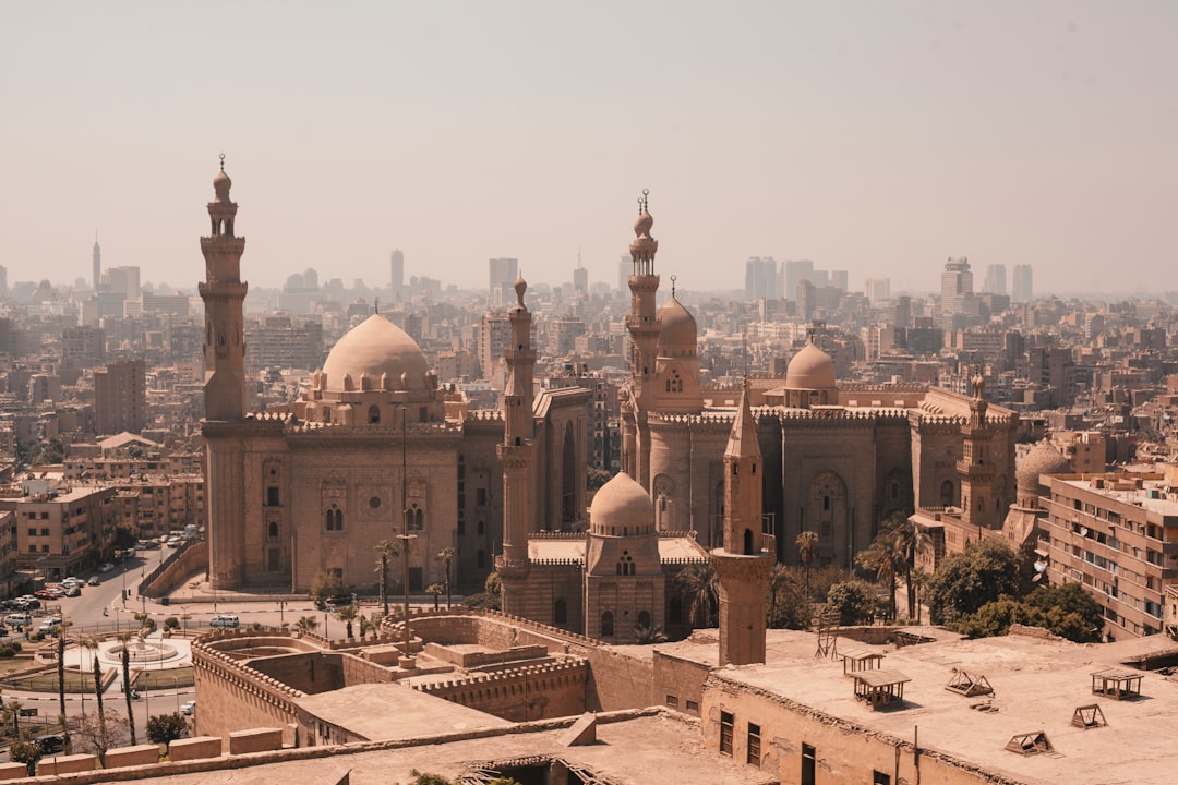 découvrez l'égypte, pays fascinant au carrefour de l'afrique et du moyen-orient, célèbre pour ses pyramides, son histoire ancienne, le nil et une culture millénaire entre tradition et modernité.