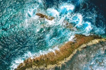 découvrez tenerife, la plus grande des îles canaries : plages sublimes, paysages volcaniques, activités nautiques, villages typiques et climat ensoleillé toute l'année. partez à l'aventure sur cette île espagnole unique et pleine de charme.