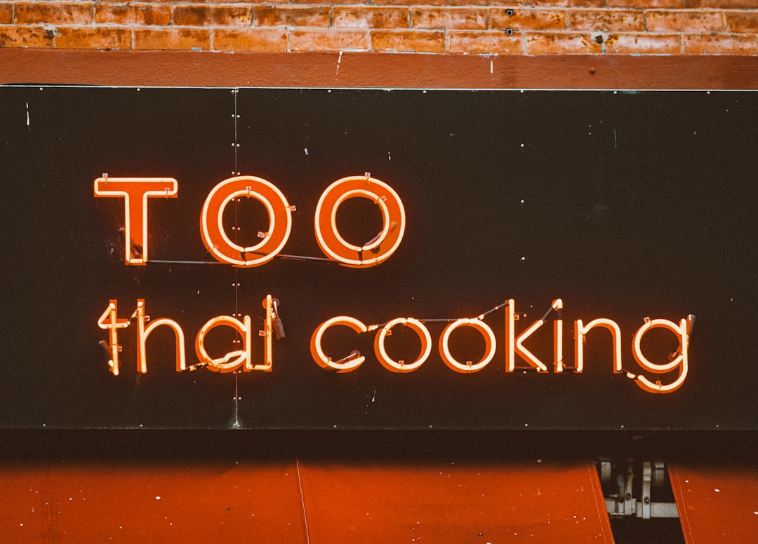 découvrez les saveurs authentiques de la cuisine thaïlandaise : des recettes traditionnelles, épicées et savoureuses pour voyager en thaïlande depuis votre assiette.