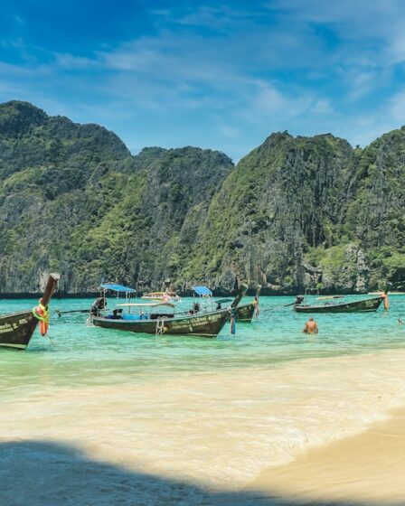 découvrez la thaïlande : un pays fascinant d’asie du sud-est connu pour ses plages paradisiaques, ses temples bouddhistes, sa cuisine savoureuse et sa culture vibrante. partez à l’aventure et laissez-vous envoûter par la beauté et l’hospitalité thaïlandaises.