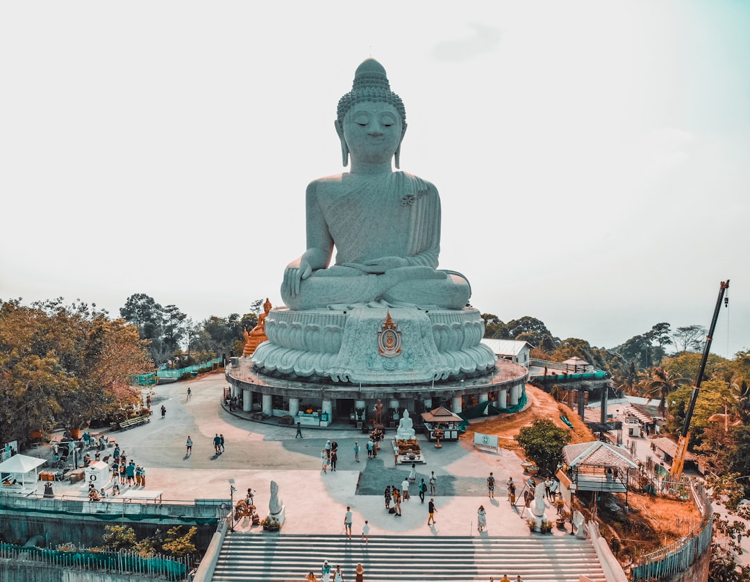 découvrez la thaïlande, un pays fascinant en asie du sud-est, réputé pour ses plages paradisiaques, sa cuisine savoureuse, ses temples majestueux et sa culture chaleureuse. idéal pour un voyage inoubliable !