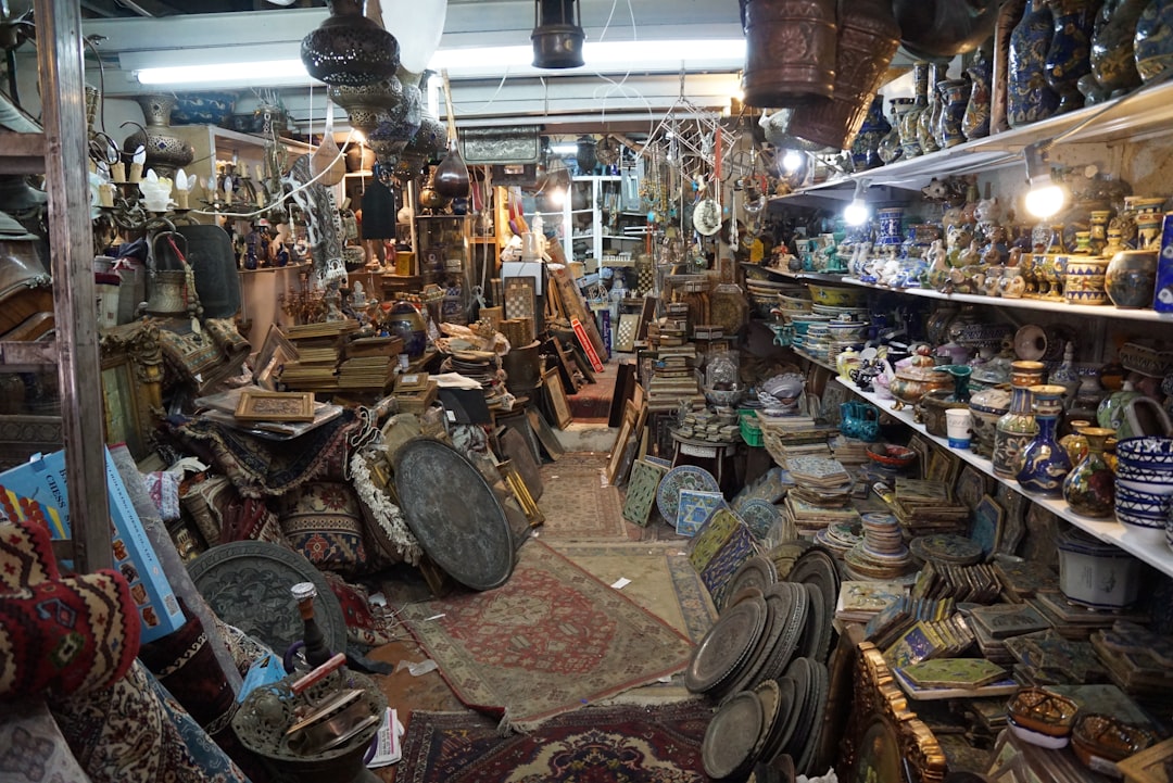 découvrez l'univers fascinant des trésors : histoires légendaires, objets précieux et secrets cachés. partez à la recherche de richesses insoupçonnées à travers le monde.