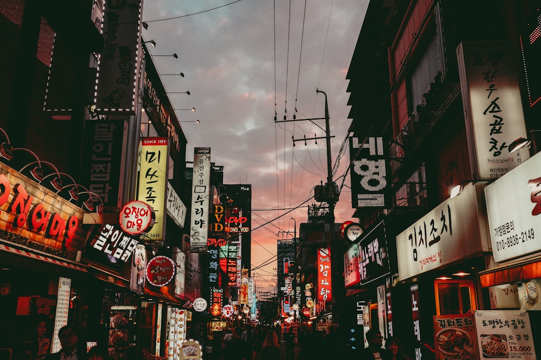 découvrez asia : un continent fascinant aux cultures riches, paysages variés et traditions millénaires. explorez ses destinations incontournables, sa gastronomie unique et son histoire captivante.