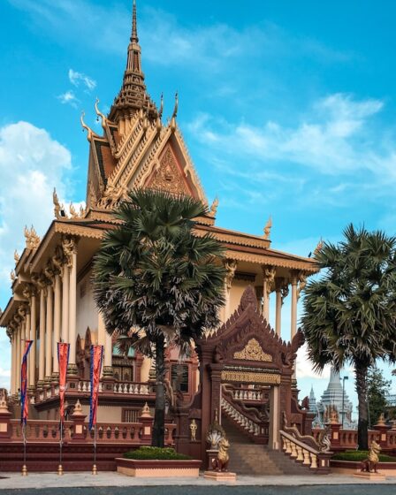 analyse du conflit entre la thaïlande et le cambodge, explorant ses causes, son évolution et ses impacts régionaux.