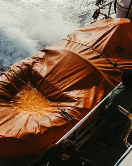 conseils essentiels et meilleures pratiques pour assurer votre sécurité lors de vos voyages, que ce soit à l'étranger ou près de chez vous.