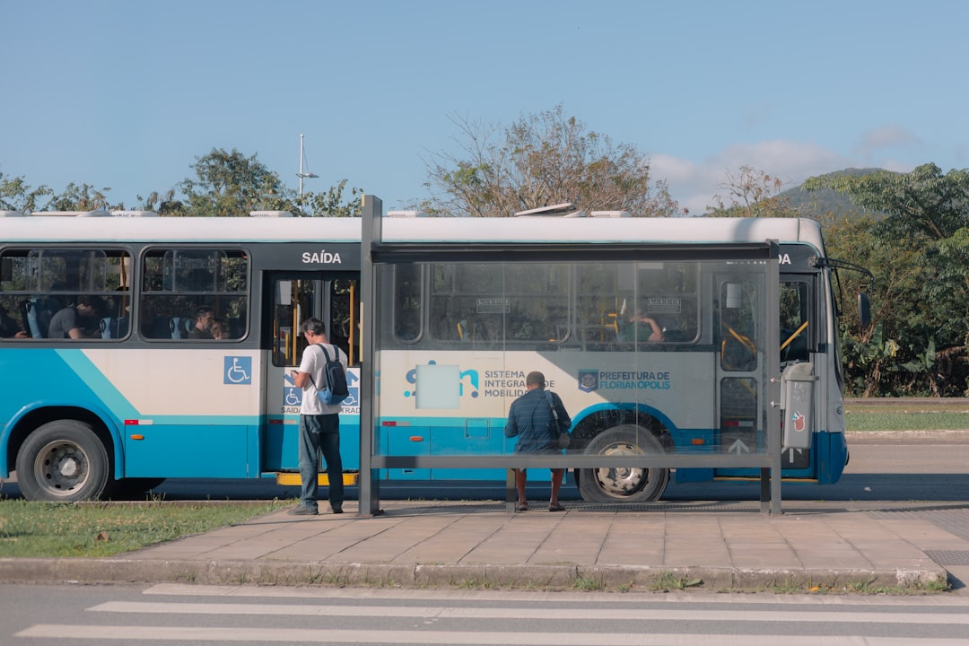 découvrez comment gérer les retards de voyage efficacement, avec des conseils pratiques pour minimiser les impacts sur votre itinéraire et vos plans.